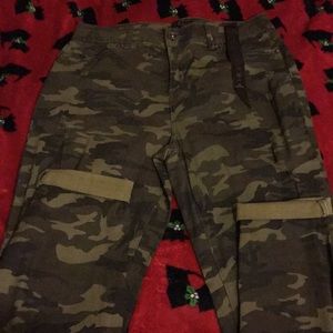 Army ripped jeans